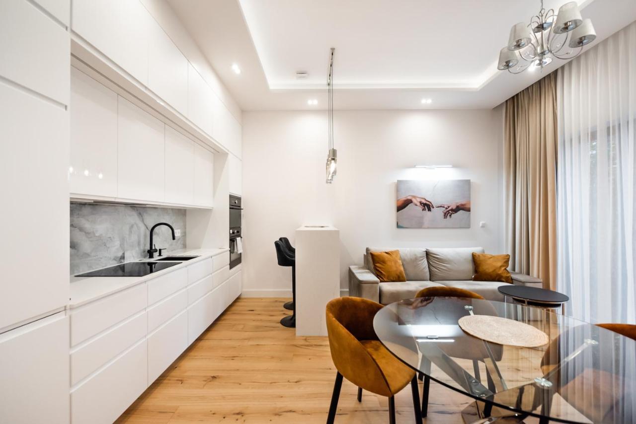 Zlota Sophisticated Apartment Warsaw Exterior photo