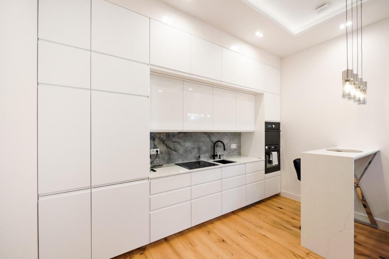 Zlota Sophisticated Apartment Warsaw Exterior photo