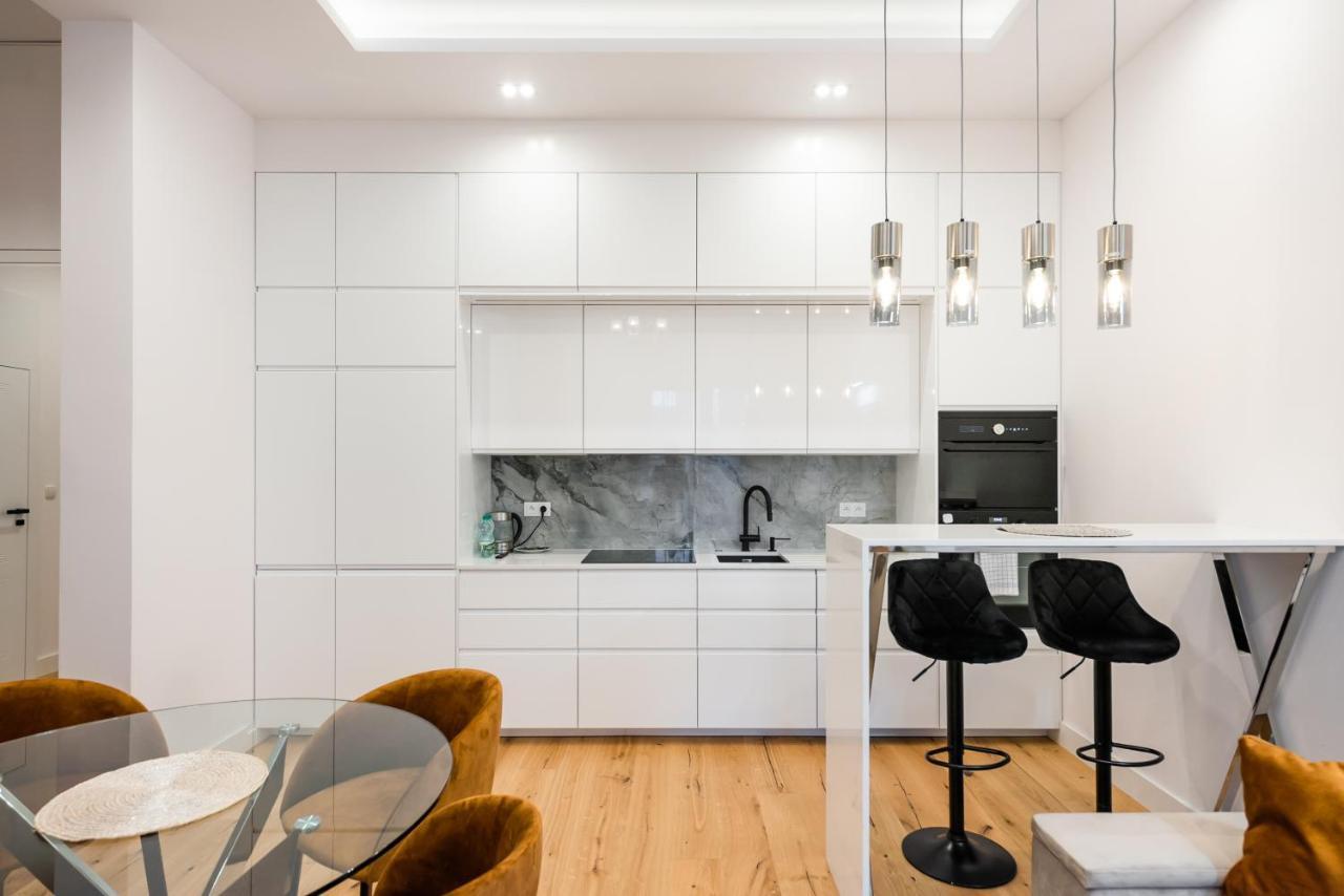 Zlota Sophisticated Apartment Warsaw Exterior photo